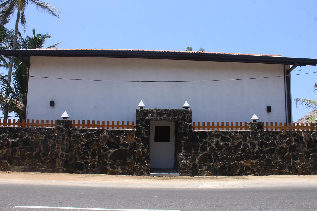 Love Birds Beach Hotel Matara Exterior foto