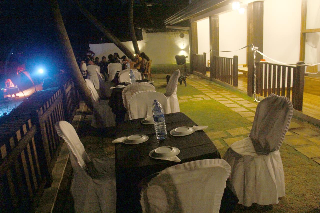 Love Birds Beach Hotel Matara Exterior foto